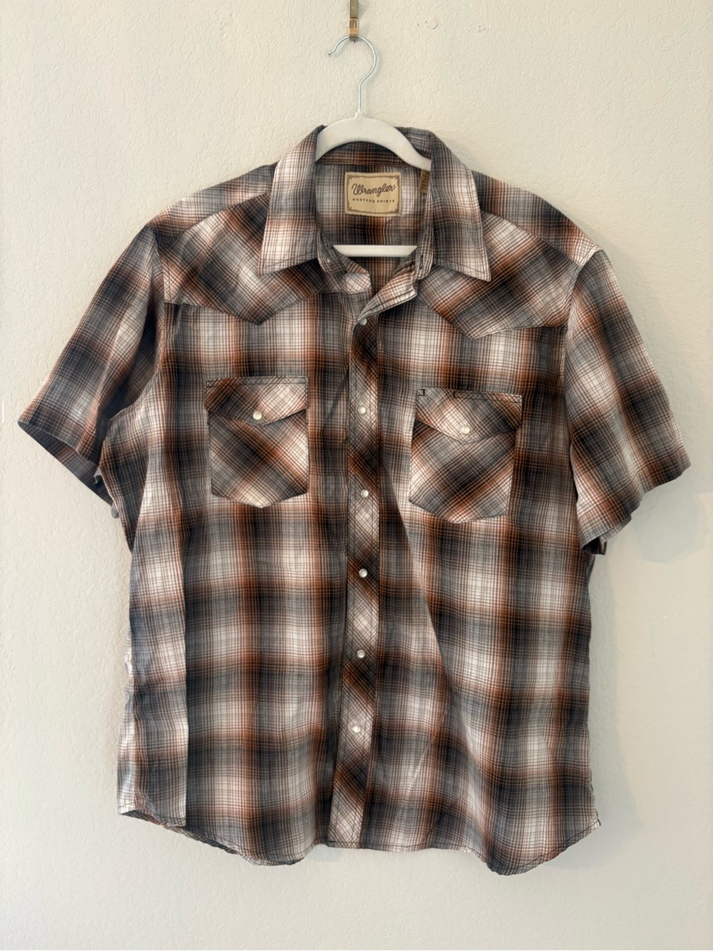Wrangler Men’s Short Sleeve Pearl Snap Western Shirt Brown Plaid XL